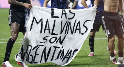 La bandera con la que festejaron los jugadores de Argentina