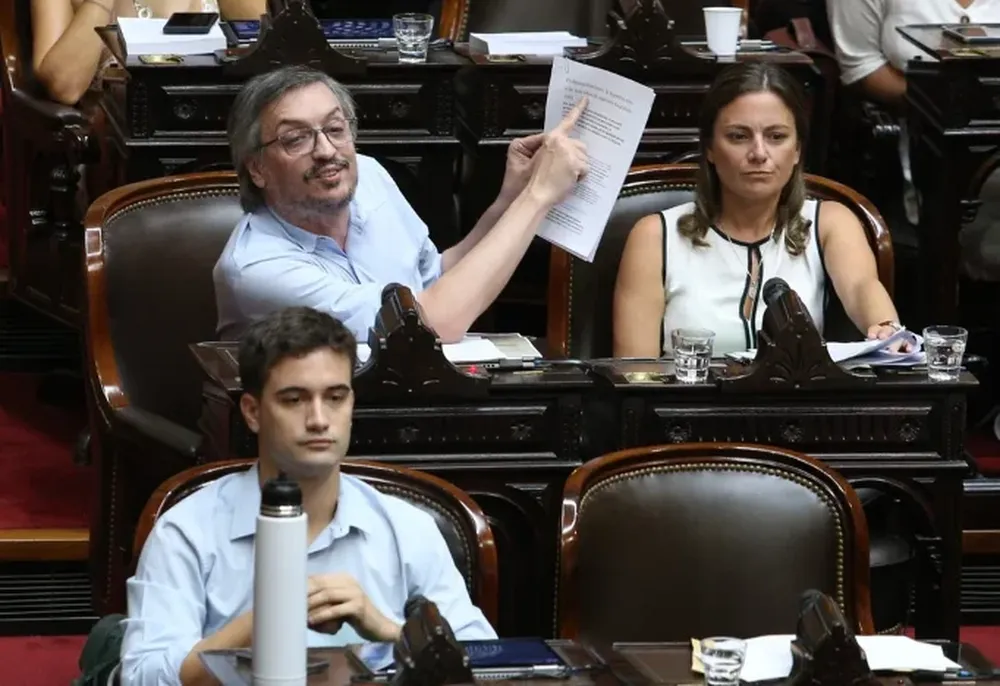 Kirchner silbado por extenderse en el tiempo reglamentario durante el debate en Diputados