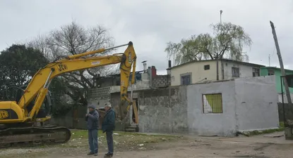 policia demolio la casa de la lider de los chingas