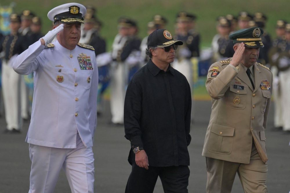 Petro - militares - 4-12-25 - AFP