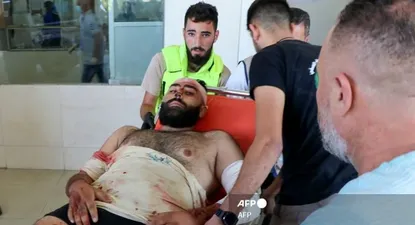 Un rescatista herido en el ataque a dos ambulancias en Líbano es trasladado a un hospital