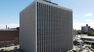 El edificio que se construyó como símbolo de poder en Uruguay y fue parte de un proyecto urbanístico que nunca se concretó