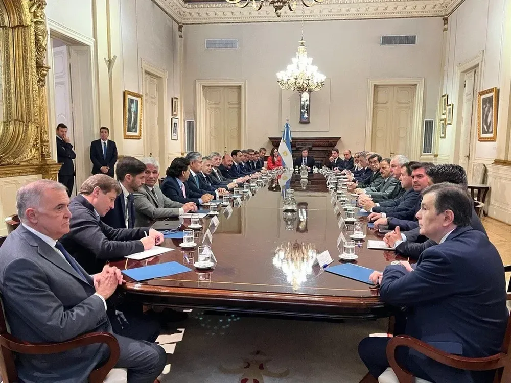 El presidente Javier Milei junto a los 24 gobernadores, el pasado 9 de enero