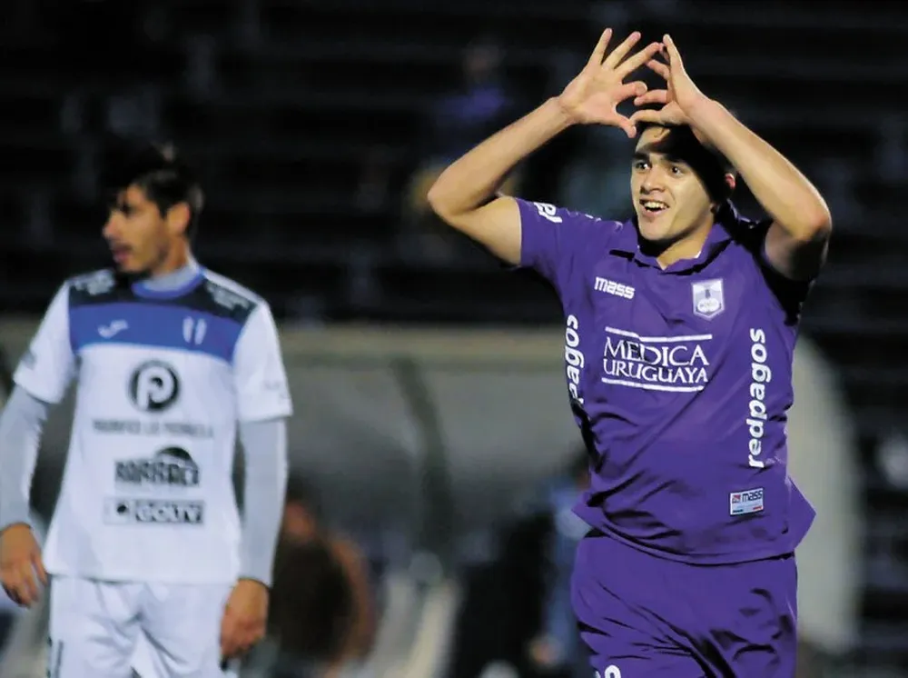Maxi Gómez celebra y Enzo Pérez lo sufre; volvió Defensor con todo