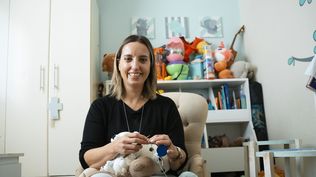 Uruguaya ganó premio de la Unión Europea por una herramienta que revoluciona el tejido a mano y ya se vende en EEUU y Canadá