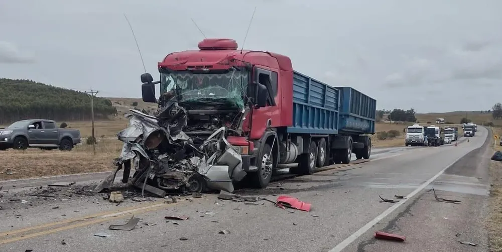 Así quedó el auto en el que viajaba la persona fallecida