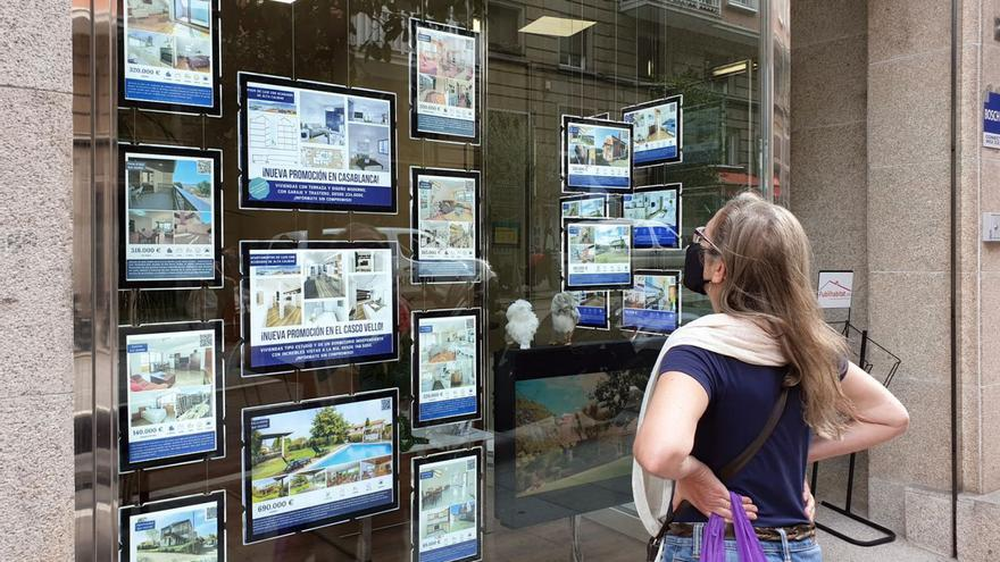 Las compraventa de viviendas sigue bajando en España.