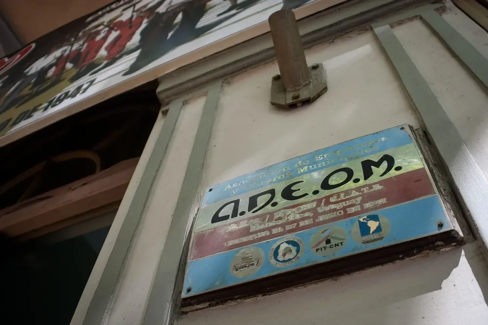Fachada de Adeom