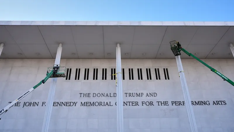 Nueva polémica por el Kennedy Center: tras revés judicial, Trump le entrega al Congreso el control del centro cultural