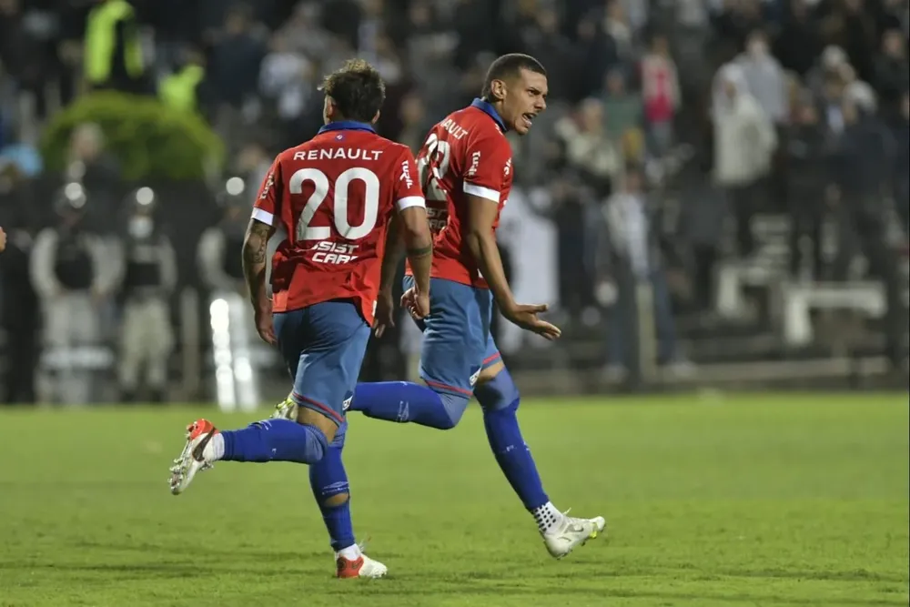 El festejo de Fagúndez en el Viera