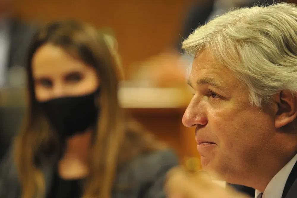 El canciller Bustillo estuvo en el Parlamento