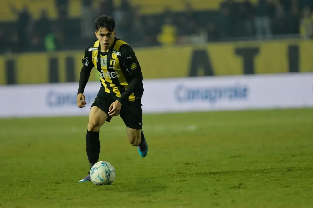 Alejo Cruz se va a Albion