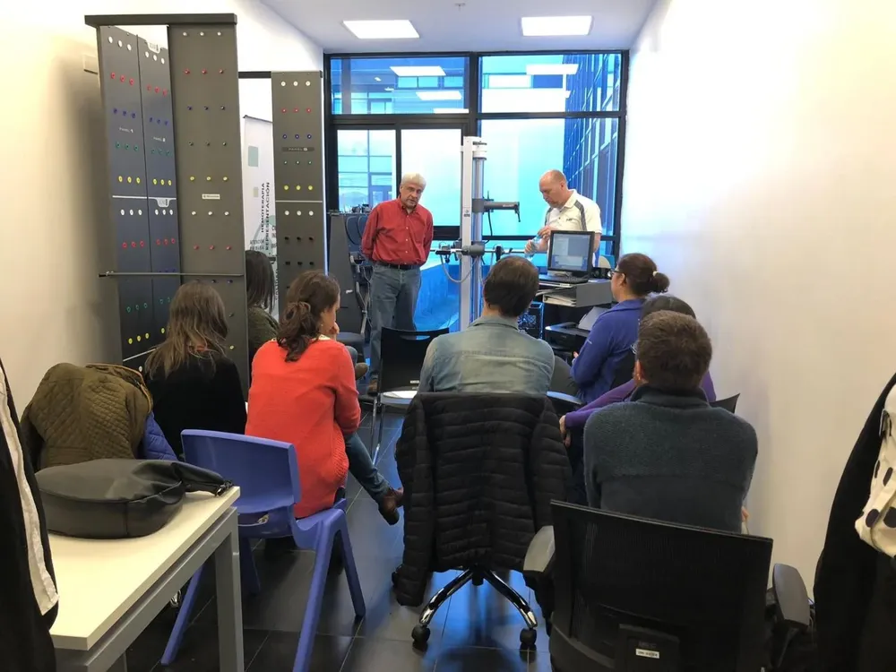 Profesionales extranjeros vinieron a Uruguay para capacitar a los funcionarios sobre cómo usar el Evaltech, un sistema que permite medir el funcionamiento de los pacientes