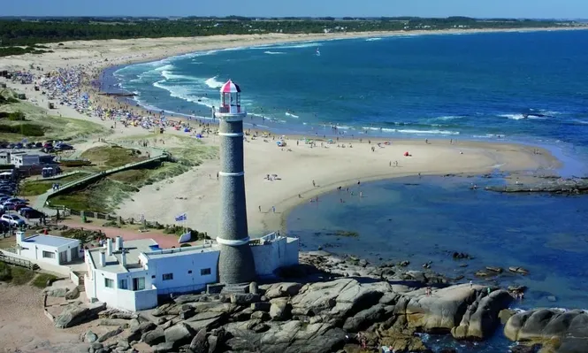 Uruguay: el oasis en el que todos quieren jubilarse, menos los uruguayos
