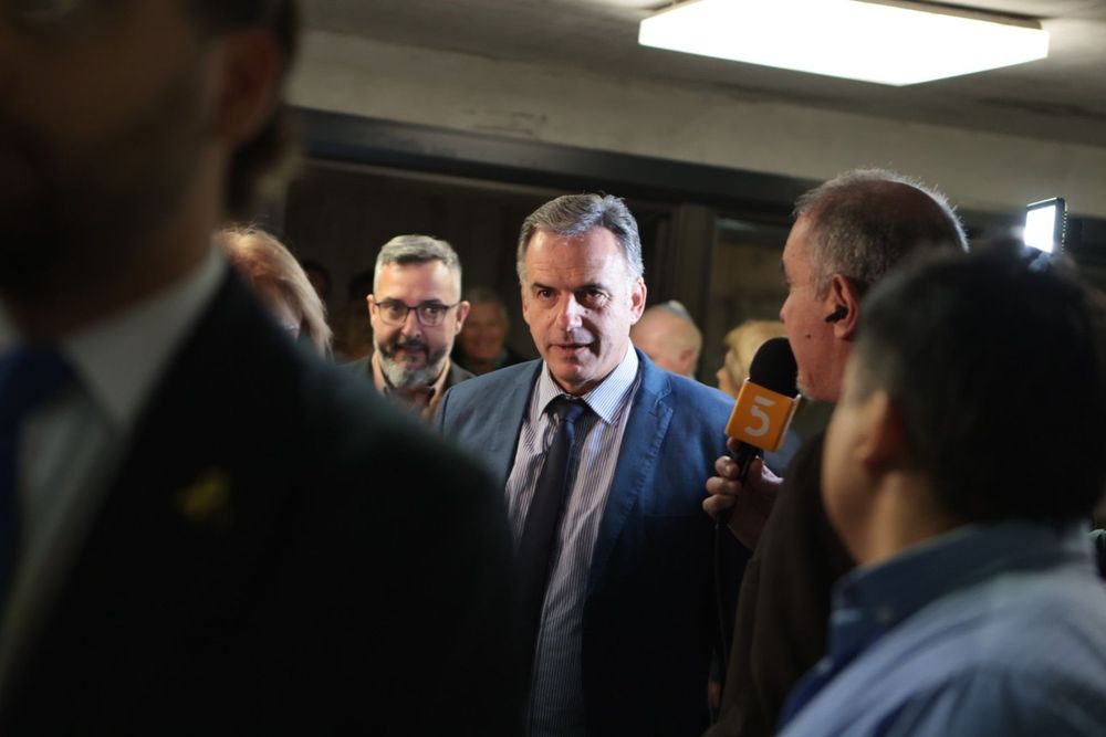 Yamandú Orsi en la Noche de los Cristales Rotos 2024.jpeg