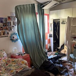 Apartamento de la uruguaya Amy Beitler tras el impacto de un misil en Tel Aviv