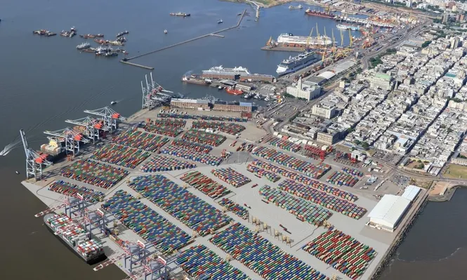 El acuerdo con Katoen Natie prevé la construcción de una nueva playa de contenedores.