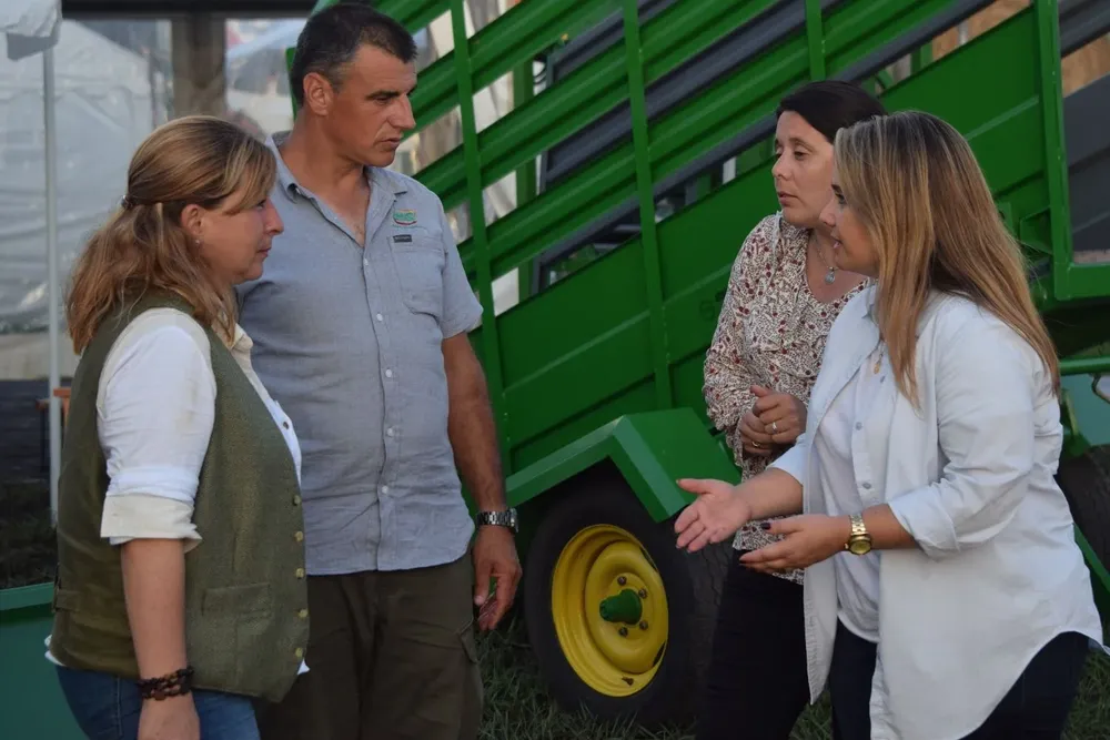 Cecilia Casulo (Directora Ejecutiva de CUFMA), Gustavo Aberastegui (Presidente de CUFMA), Lorena Tejeira (asesora de Susana Pecoy) y Susana Pecoy (Directora Nacional de Industrias).