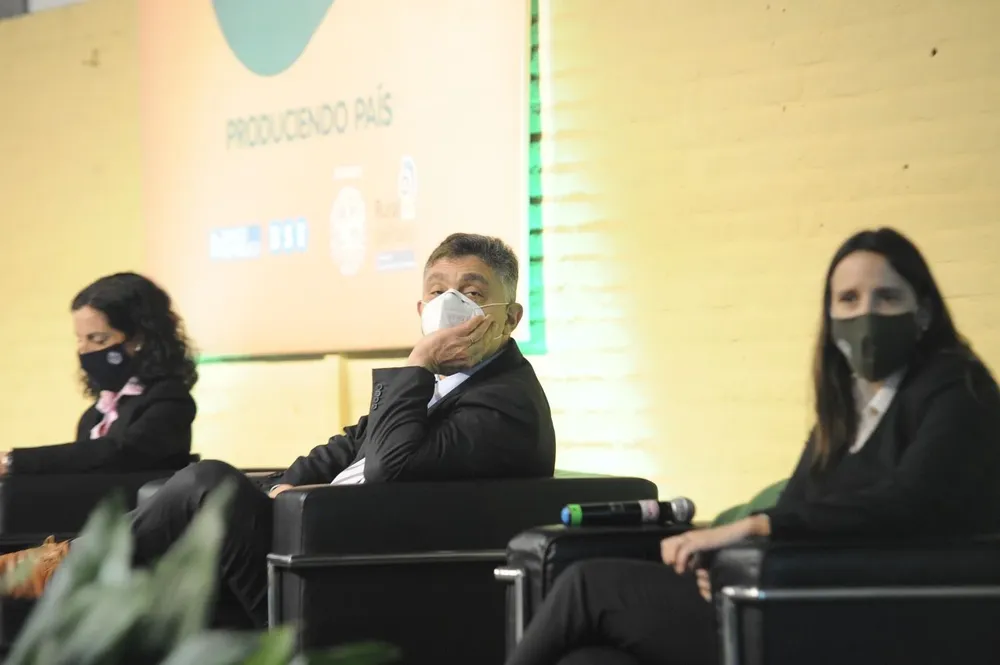 Isaac Alfie junto a Azucena Arbeleche