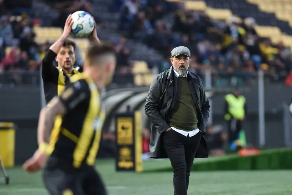 Peñarol enfrenta a Colón