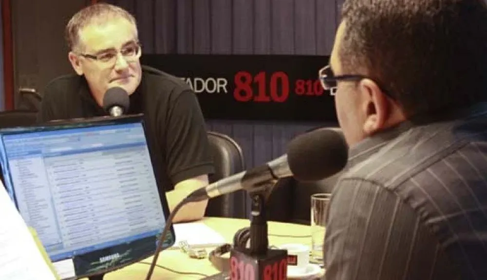 Emiliano Cotelo al aire en El Espectador