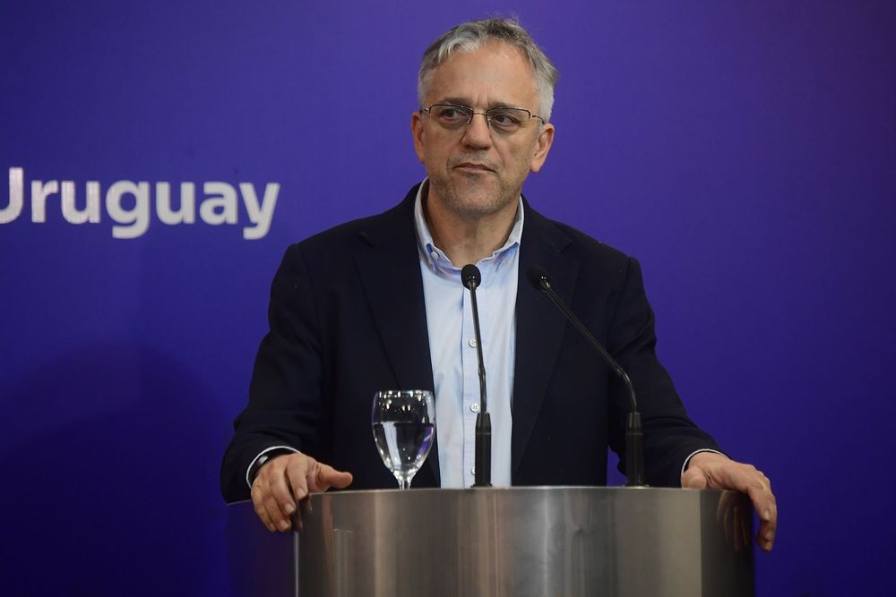 El ministro de Economía, Gabriel Oddone, y el director de la Oficina de Planeamiento y Presupuesto (OPP), Rodrigo Arim, en una conferencia de prensa en Torre Ejecutiva luego del Consejo de Ministros el miércoles 27 de mayo