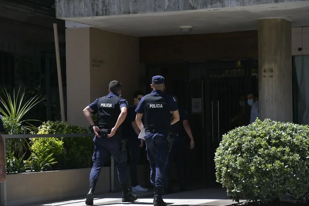 Intervención de los oficiales en el lugar