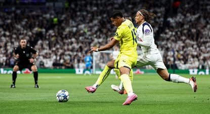 Santiago Mouriño en su debut en la Liga de Campeones ante Xavi Simons&nbsp;