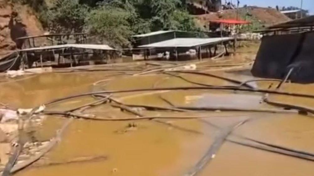 Las fuertes lluvias en la región causaron la inundación de la mina.