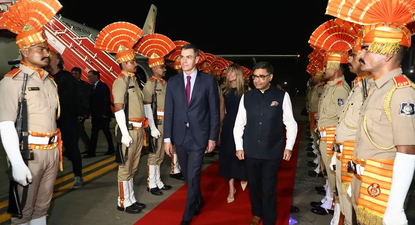 Pedro Sánchez, en la India, este lunes junto al primer ministro Narendra Modi.