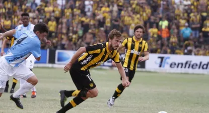 Maximiliano Rodríguez supera a Lucas Hernández