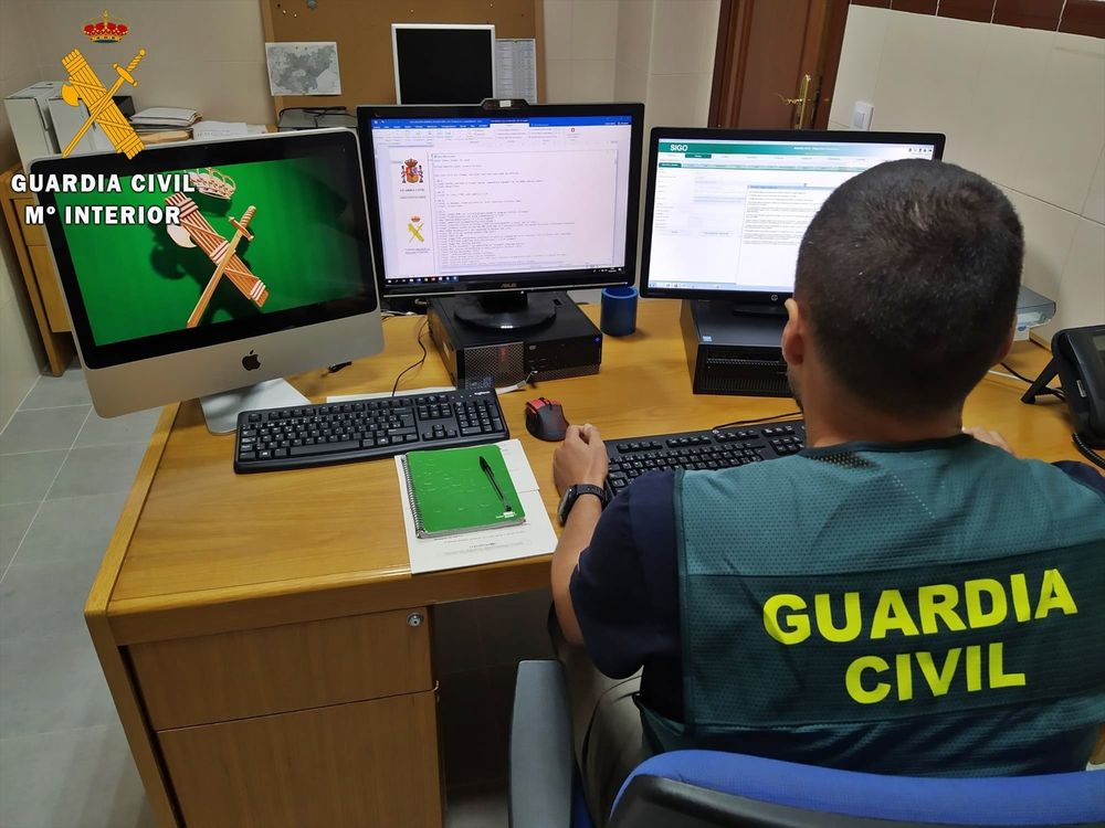 Un agente de la Guardia Civil de España. EUROPA PRESS