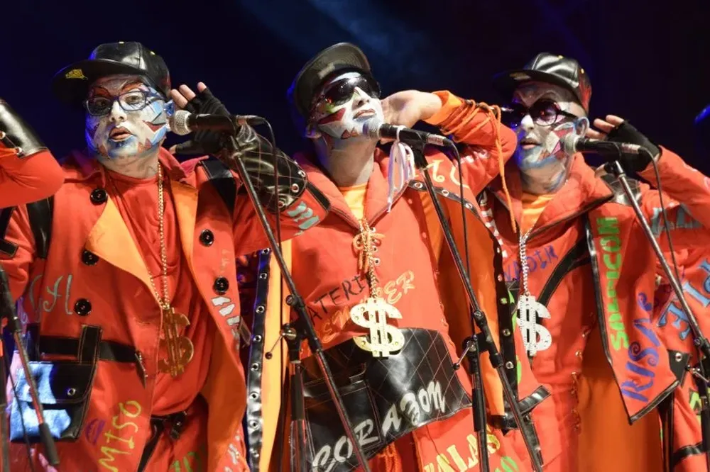 La lluvia no permite una buena continuidad en el desarrollo del concurso carnavalero.