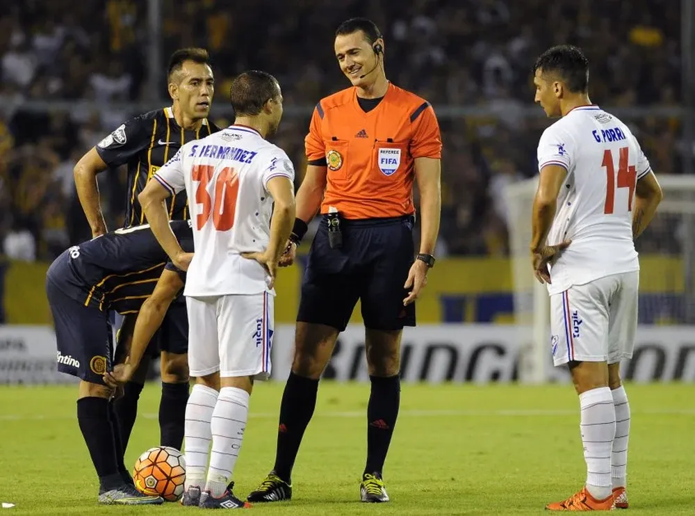 La sonrisa de Roldan tras cobrar el penal.