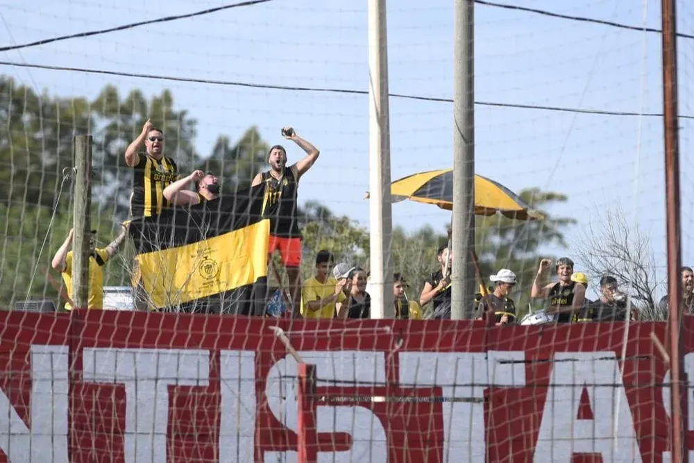 Hinchas de Peñarol en el Complejo Rentistas