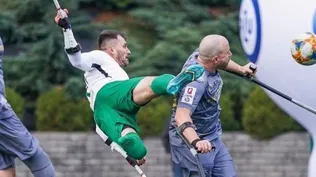 Marcin Oleksy, de la Liga de fútbol para amputados de Polonia convirtió un golazo y va por un premio al mejor del año