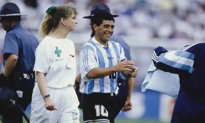 Diego, rumbo al doping después del partido contra Nigeria en USA 94