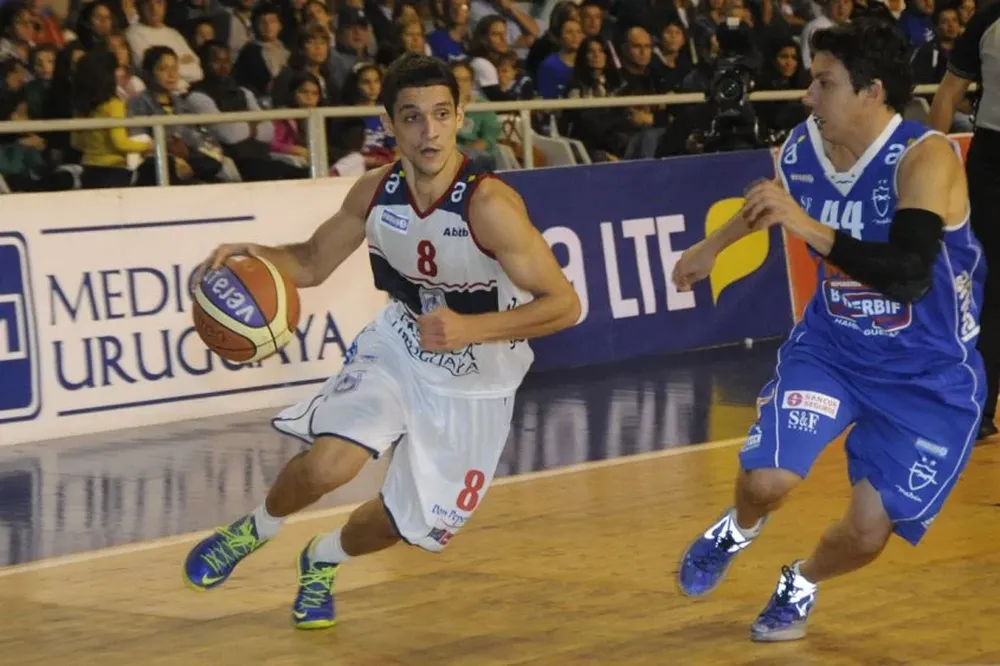 Marcos Cabot ante Fernando Martínez en las finales de 2014