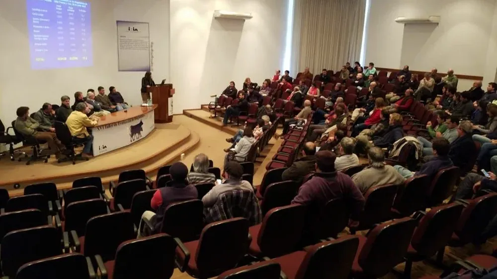 Un destacado equipo de veterinarios de todo el país participó del 16° Taller de Gestación Vacuna de INIA 33