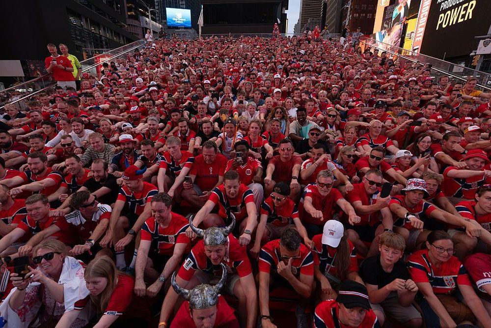 Los hinchas de Noruega han hecho la coreografía en lugares como la famosa plaza de Times Square, en Nueva York.