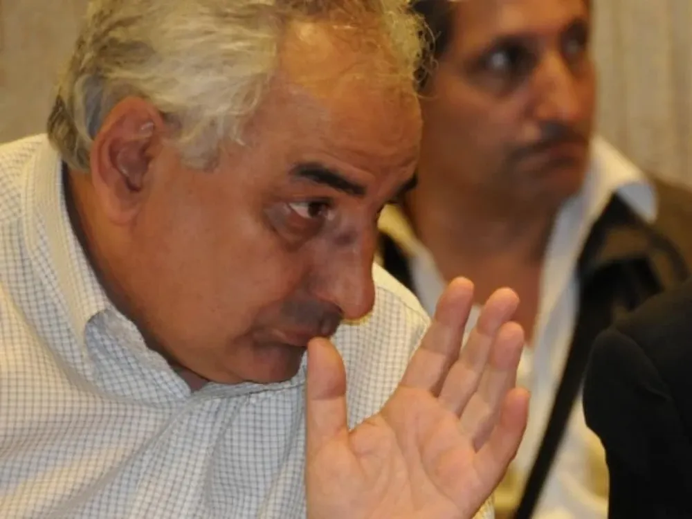 En el Parlamento surgió el rumor de que el Ministro de Defensa renunciaría