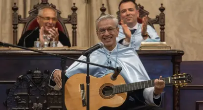 El artista brasileño Caetano Veloso tras recibir el doctor honoris causal