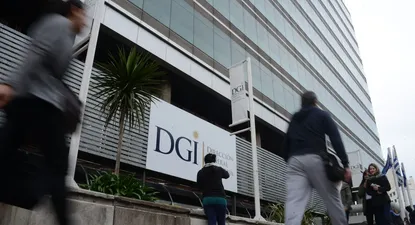 Gobierno anunció rebaja de IRPF y IASS: mirá los detalles