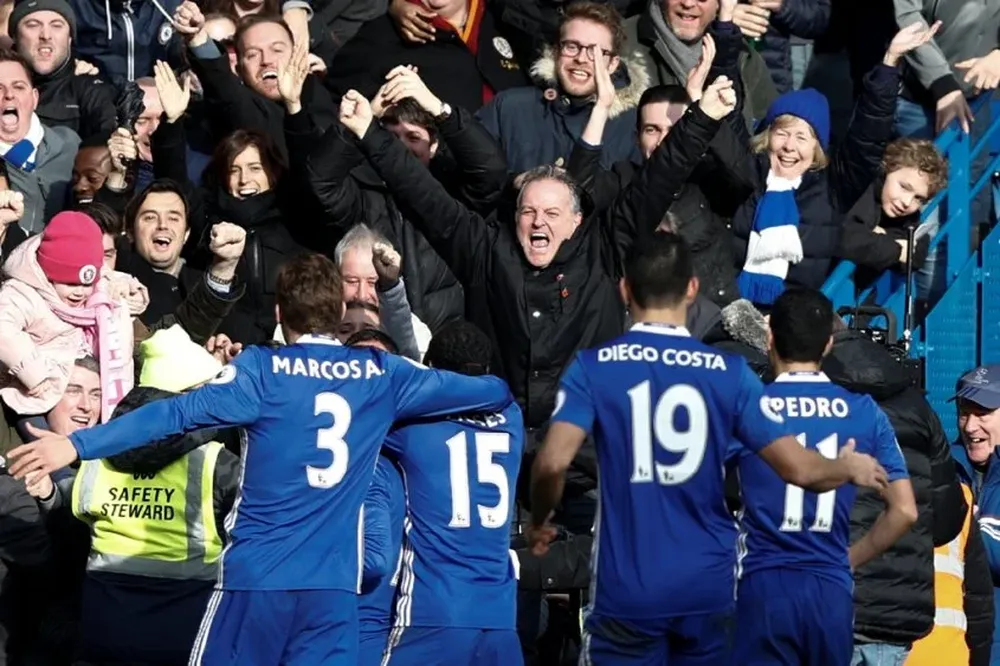 Chelsea ganó a Arsenal, 3-1 y camina hacia el título de la Premier League