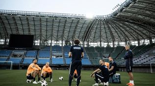 Diego Forlán prepara su estreno con la selección uruguaya en Japón: los futbolistas que llegaron y los que faltan, a dos días del debut del entrenador