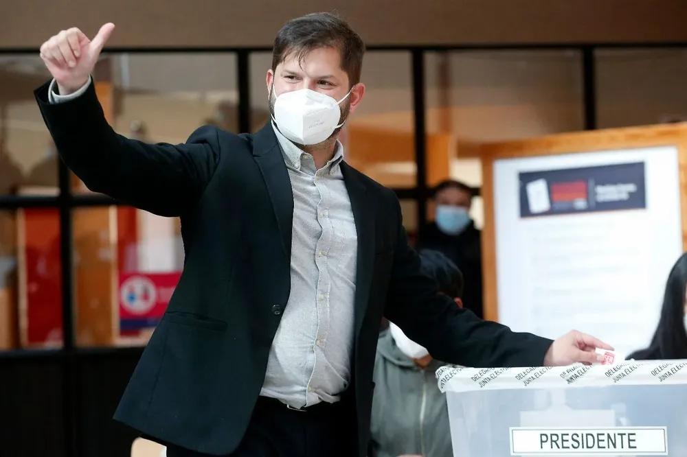 Gabriel Boric durante el sufragio del domingo