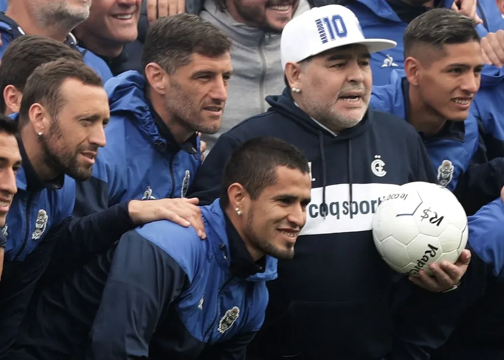 Brahian Alemán en la foto con Maradona