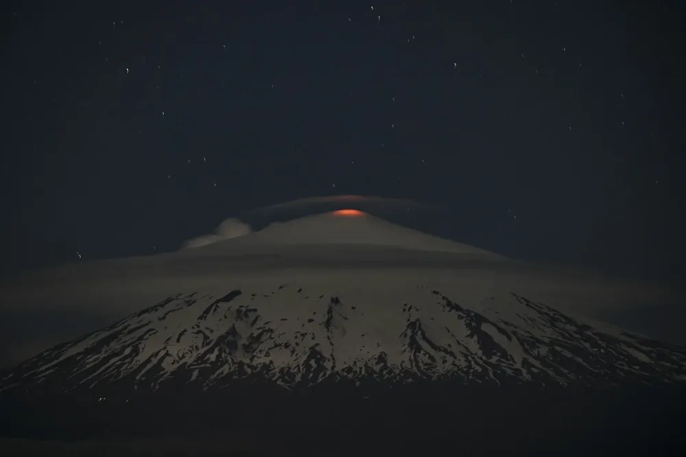 La actividad en el volcán Villarrica, el más peligroso de Chile
