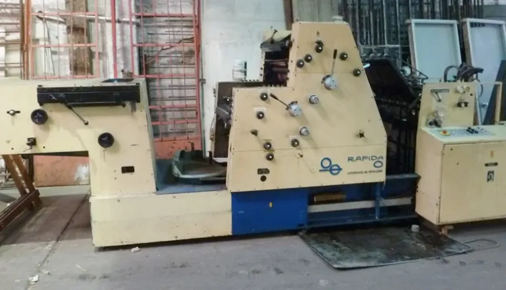 Una máquina para imprenta Offset, a un solo color y trifásica