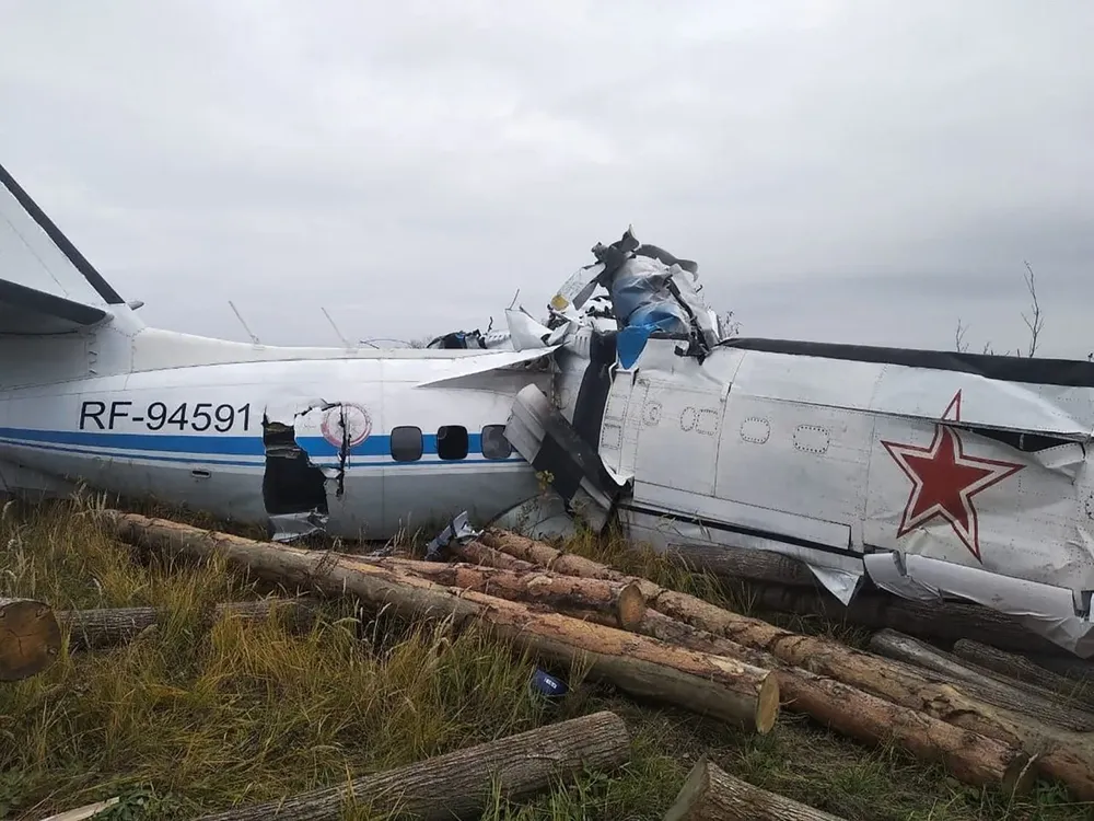 El avión se estrelló en Rusia y dejó como saldo 16 muertos